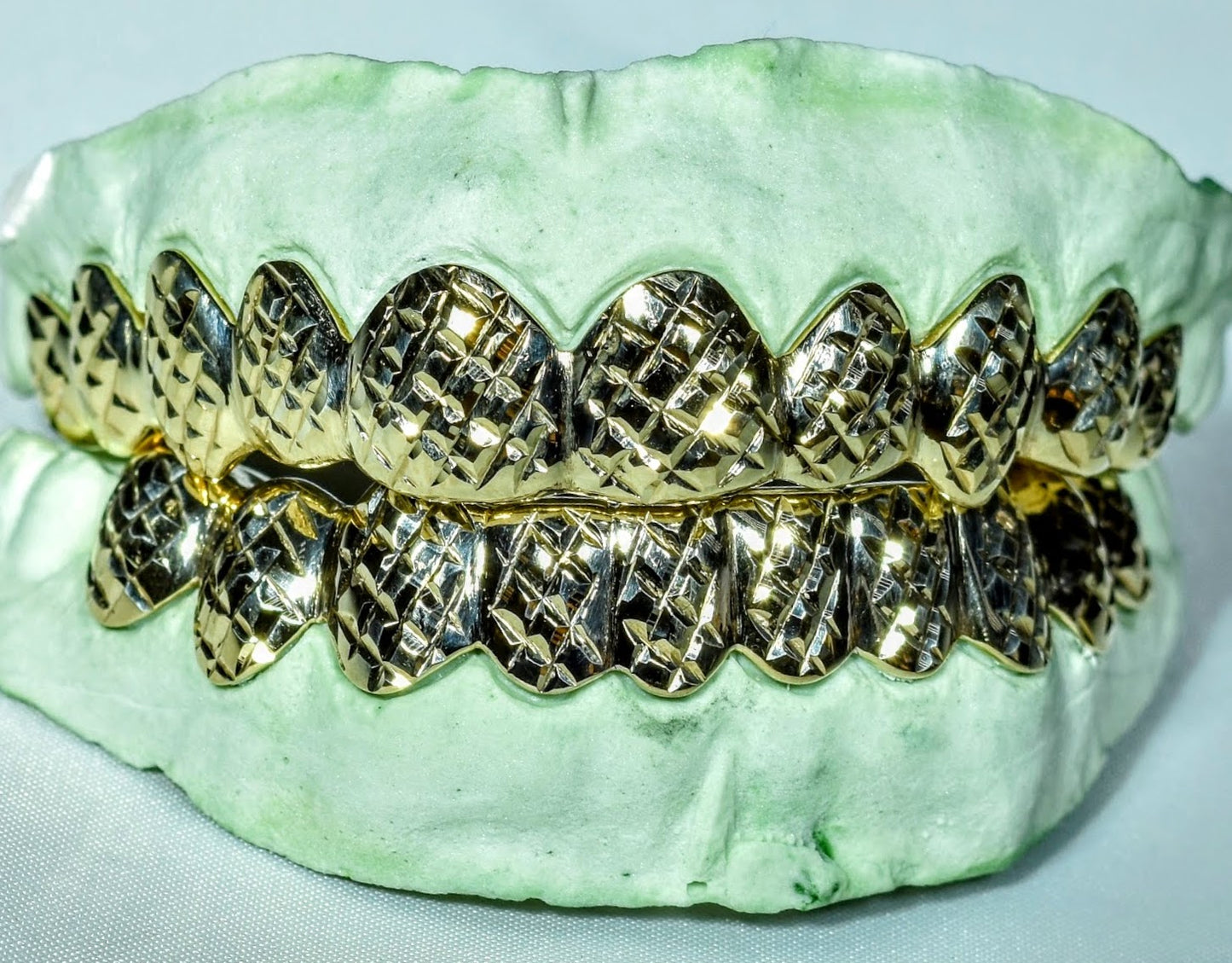 20 Teeth Gold Grillz - 10 Tops/Bottoms (Diamond Cuts)