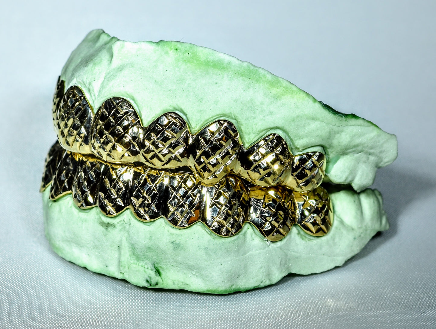 20 Teeth Gold Grillz - 10 Tops/Bottoms (Diamond Cuts)
