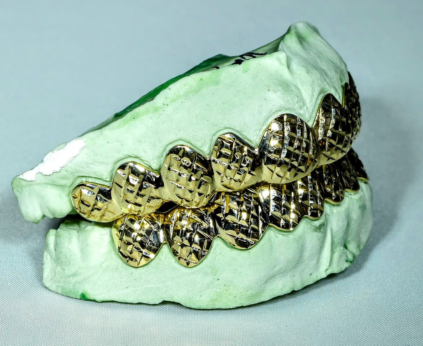 20 Teeth Gold Grillz - 10 Tops/Bottoms (Diamond Cuts)