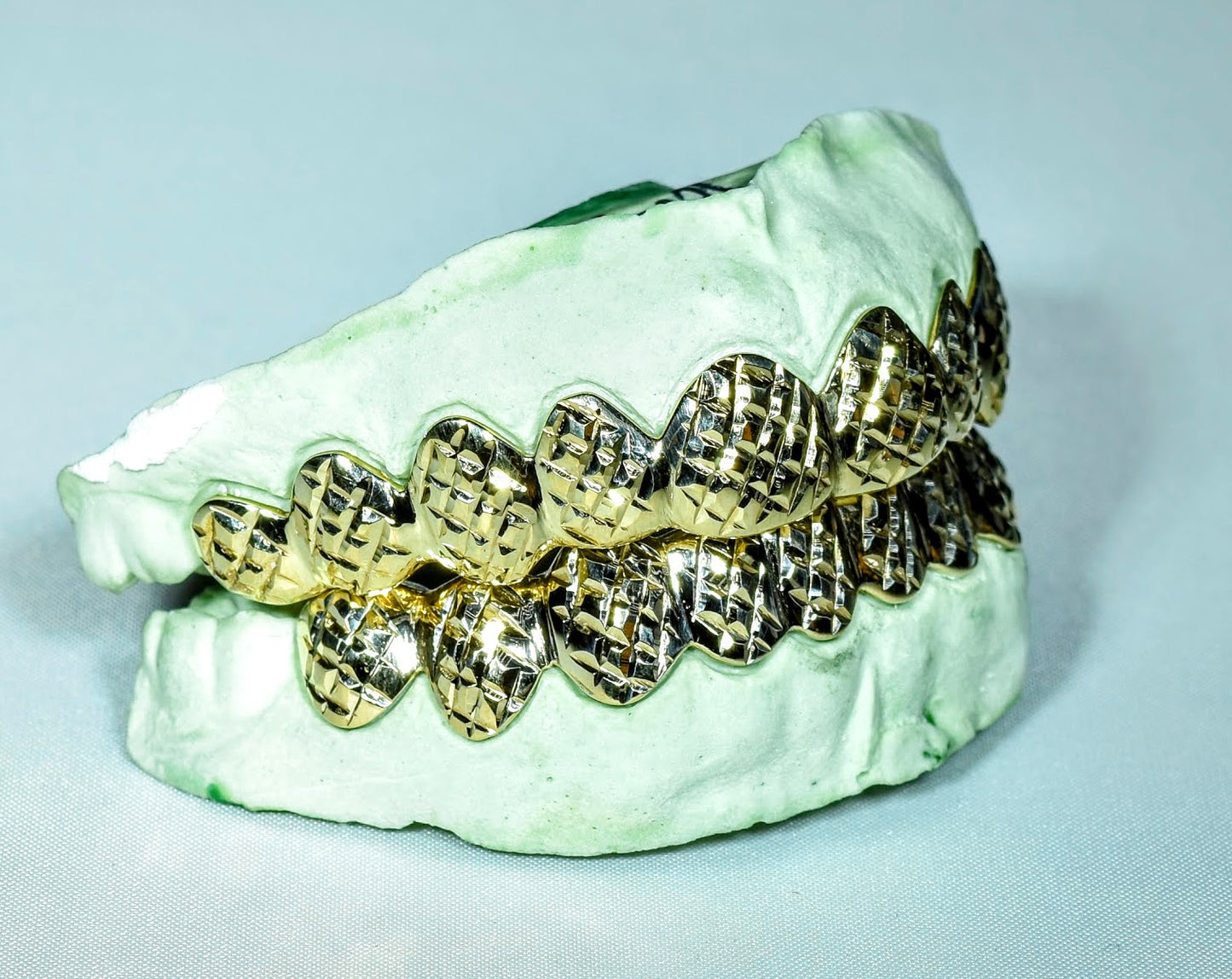 20 Teeth Gold Grillz - 10 Tops/Bottoms (Diamond Cuts)