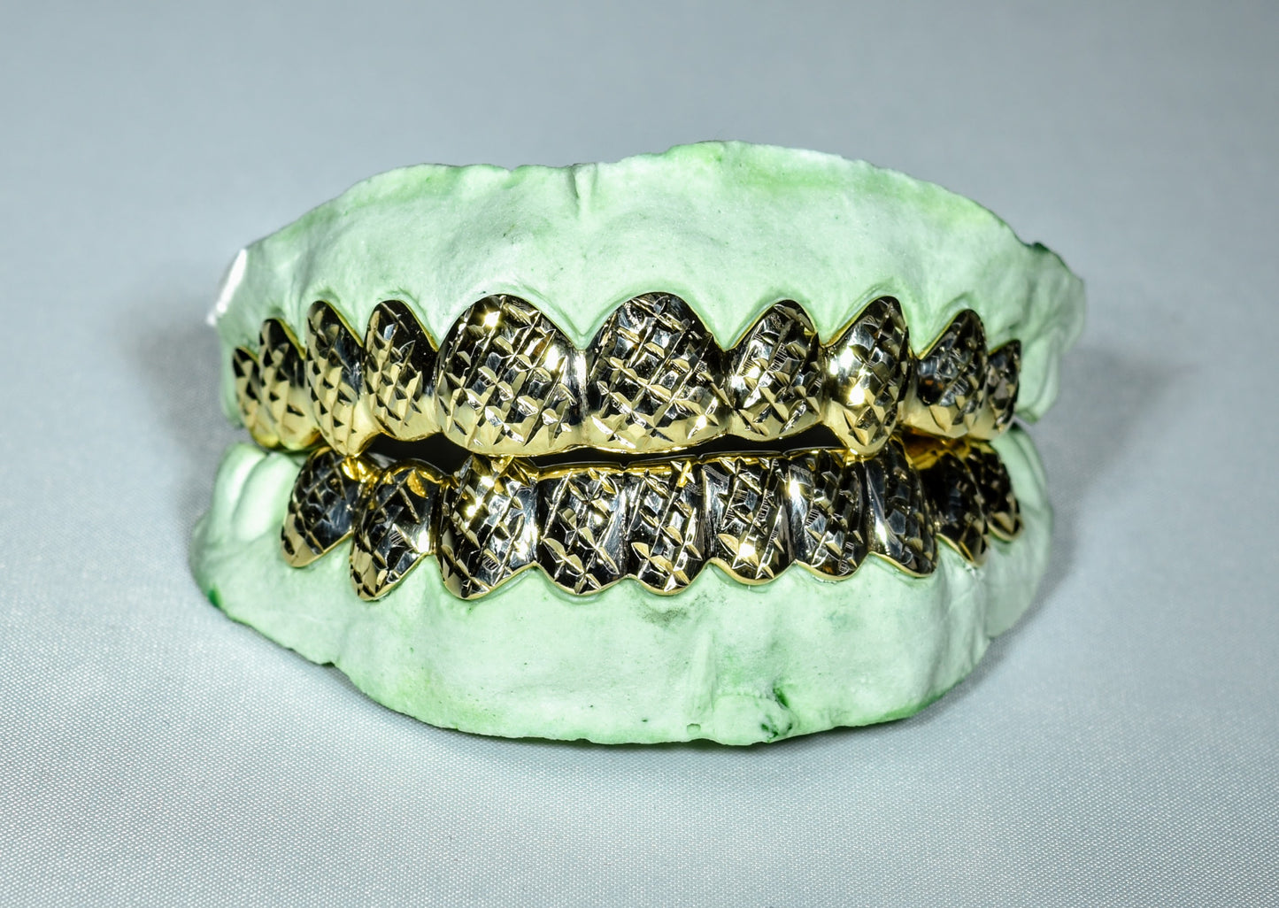 20 Teeth Gold Grillz - 10 Tops/Bottoms (Diamond Cuts)