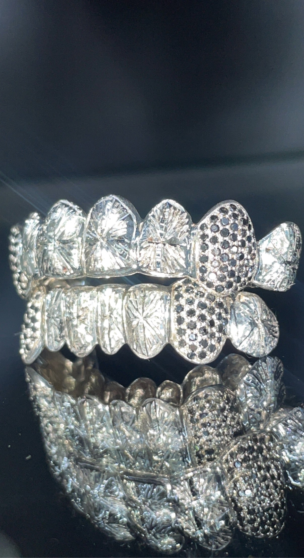 16 Teeth Gold Grillz - 8 Tops/Bottoms (Starburst w/ Black Diamond Fangs)