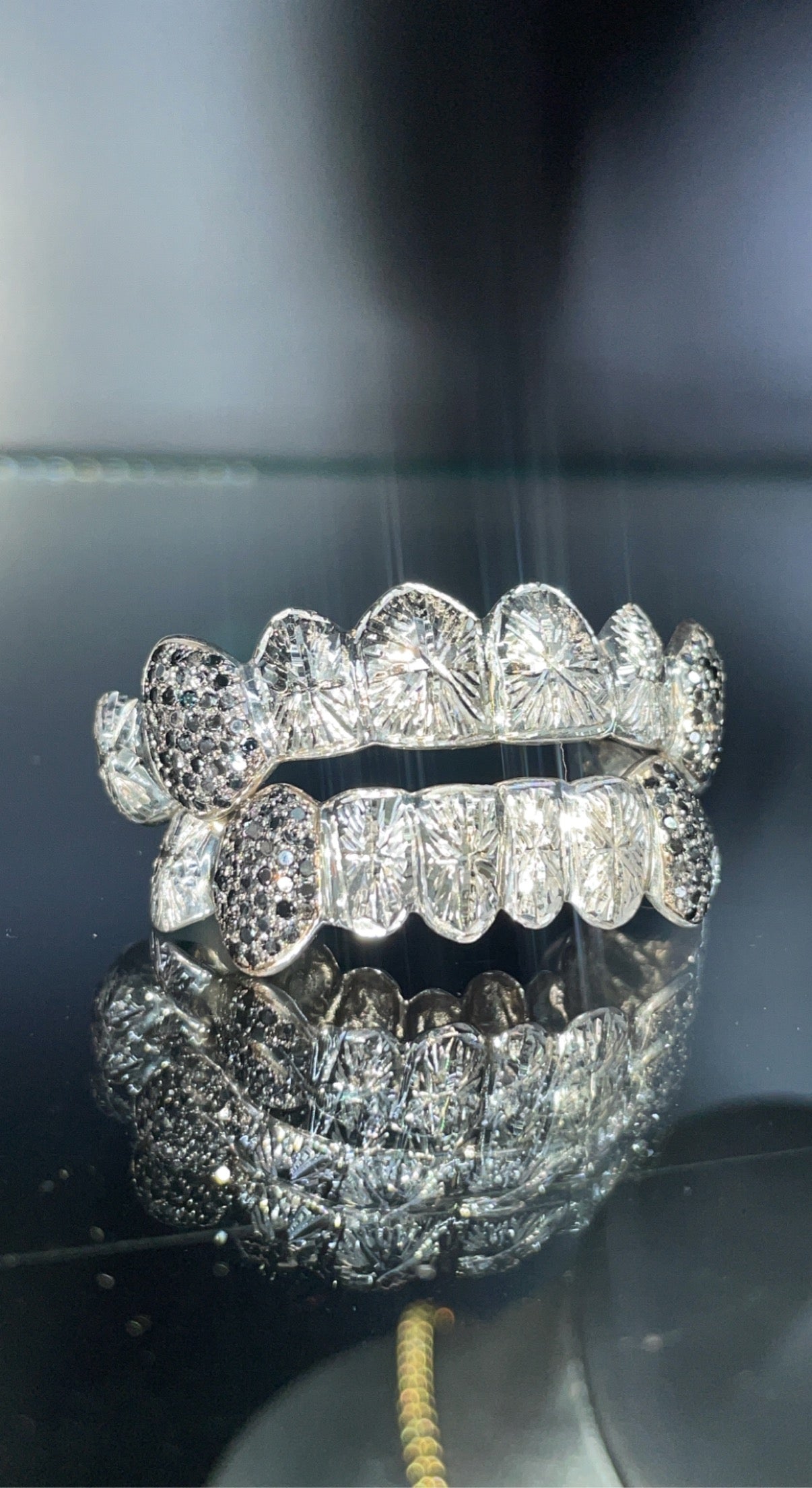 16 Teeth Gold Grillz - 8 Tops/Bottoms (Starburst w/ Black Diamond Fangs)