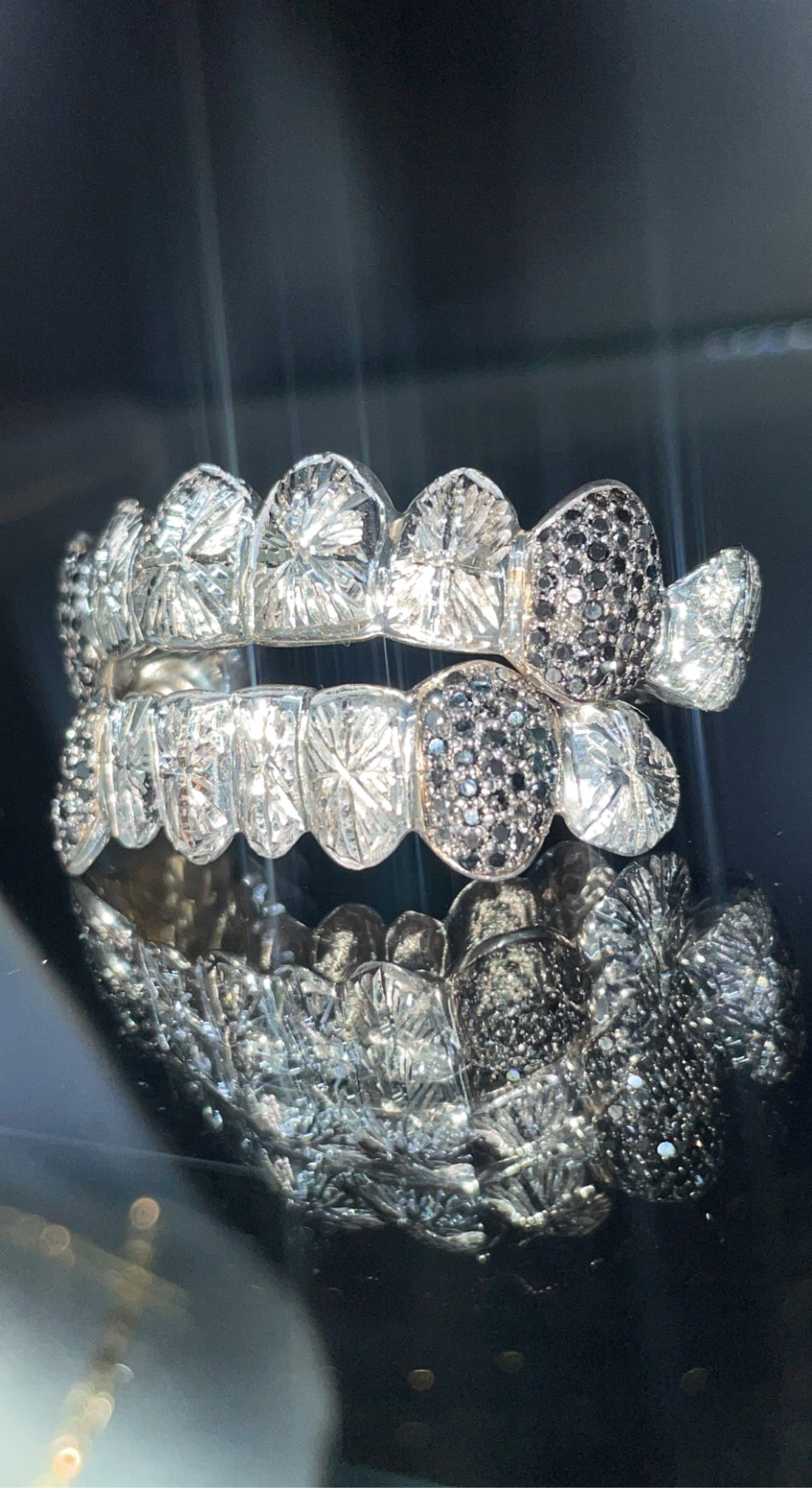 16 Teeth Gold Grillz - 8 Tops/Bottoms (Starburst w/ Black Diamond Fangs)